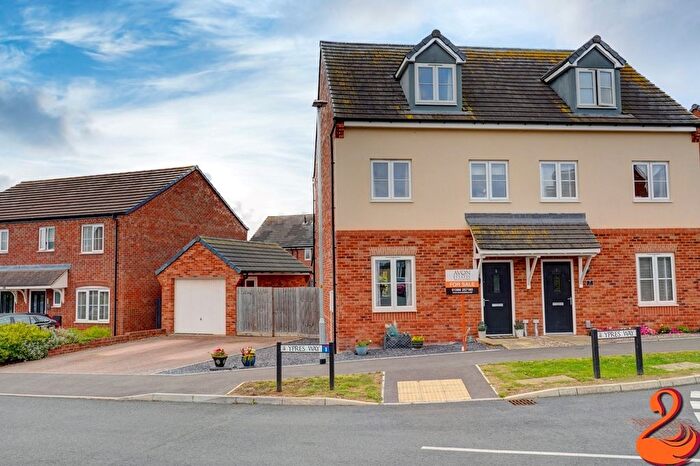 3 Bedroom Semi-Detached House For Sale In Ypres Way, Evesham, WR11