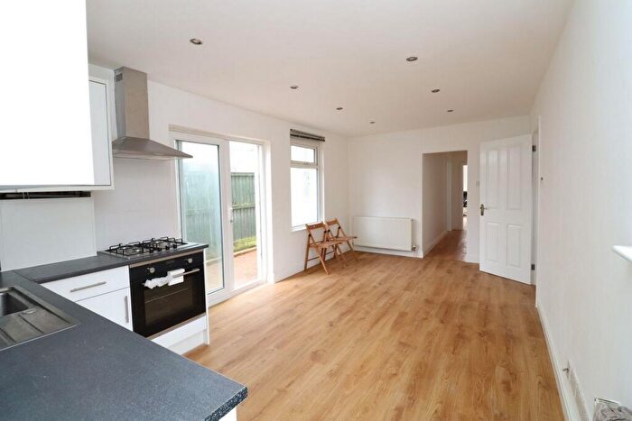 3 Bedroom Flat To Rent In Maude Terrace, St. James Street, E17