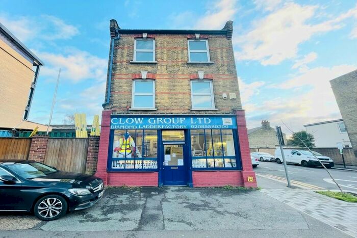 3 Bedroom Flat To Rent In Lea Bridge Road, Leyton, London E10