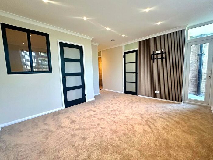 1 Bedroom Flat To Rent In Avon Court, Keswick Road, London, SW15