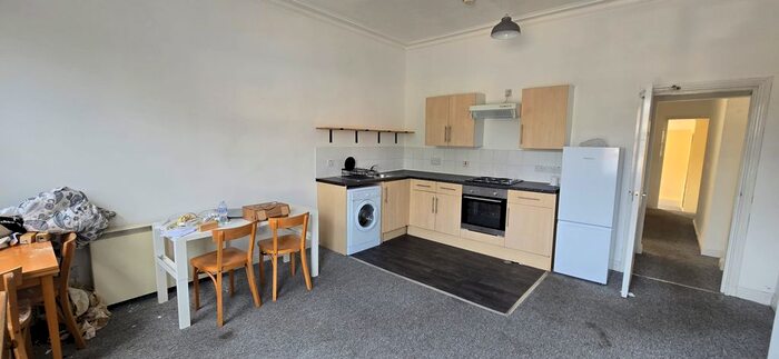 3 Bedroom Flat To Rent In Wilmslow Road, Manchester, M20