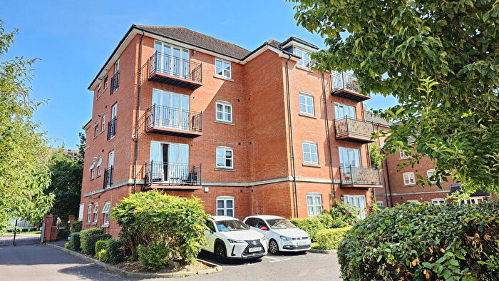 2 Bedroom Apartment For Sale In Imperial Court, Market Street, Newbury, RG14