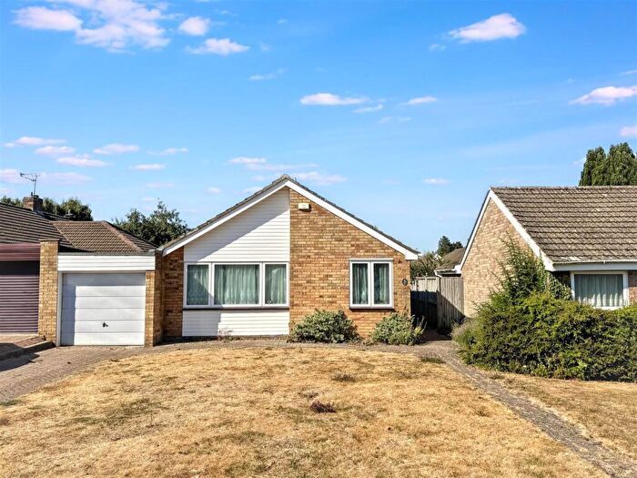 3 Bedroom Detached Bungalow For Sale In Westleigh Drive, Sonning Common, RG4