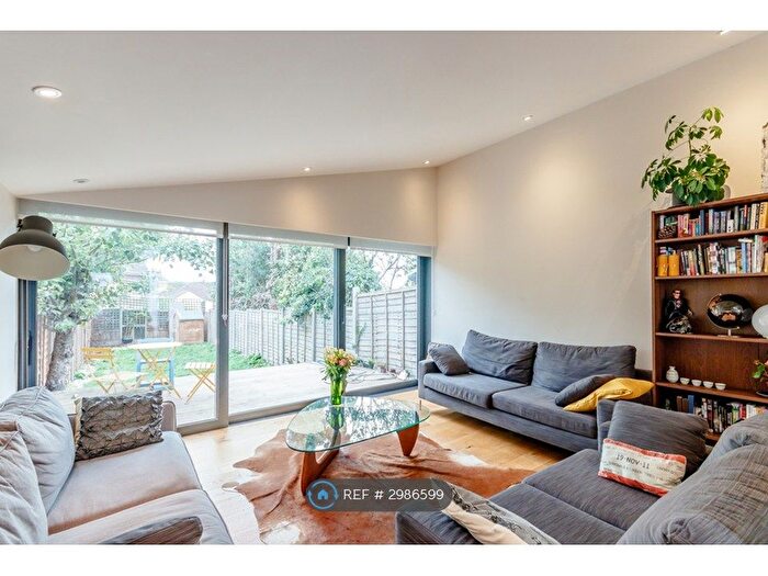 2 Bedroom Flat To Rent In Victoria Road, Sutton, SM1