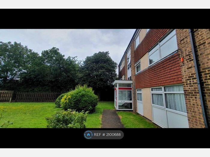 2 Bedroom Flat To Rent In Rainham, Gillingham, ME8