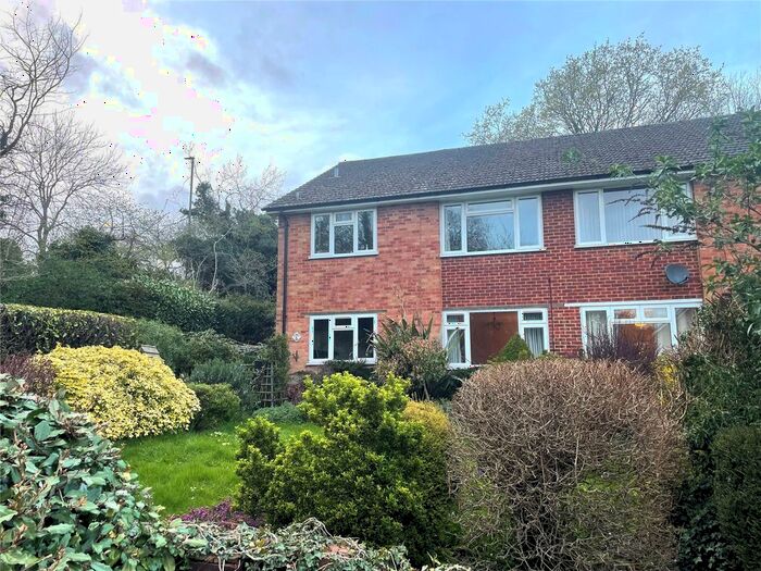 2 Bedroom Flat To Rent In Oak Tree View, Farnham, Surrey, GU9