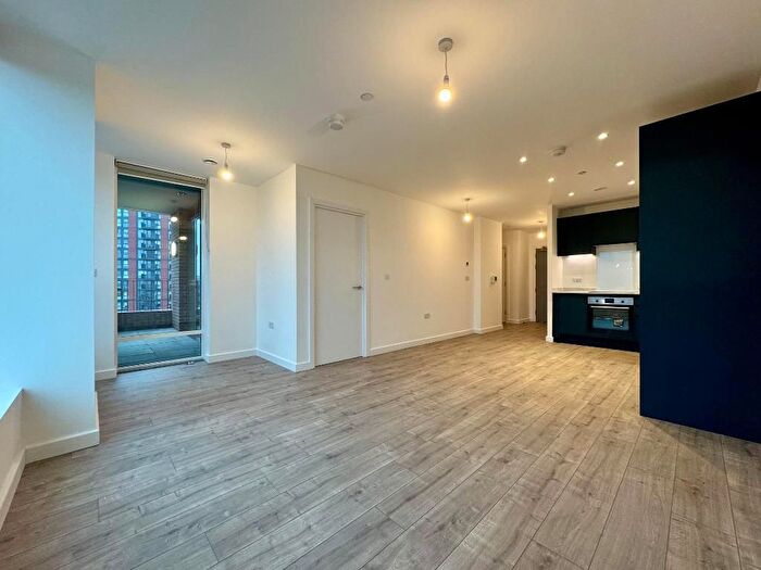 2 Bedroom Flat To Rent In New Kent Road, Elephant Amp; Castle, London, SE1