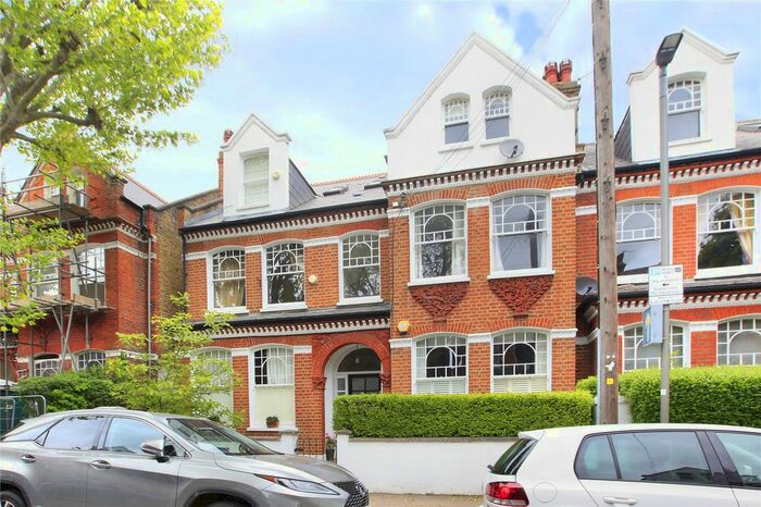 1 Bedroom Flat To Rent In Crockerton Road, Wandsworth Common, SW17
