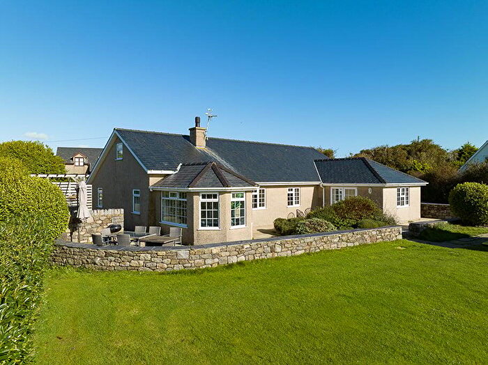 5 Bedroom Detached House For Sale In Bwlchtocyn, Pwllheli, LL53