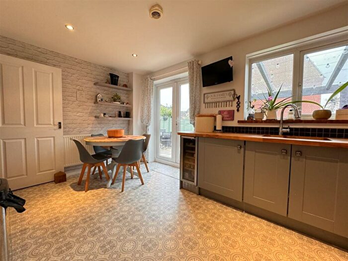 5 Bedroom Detached House For Sale In Newson Road, Swindon, SN25