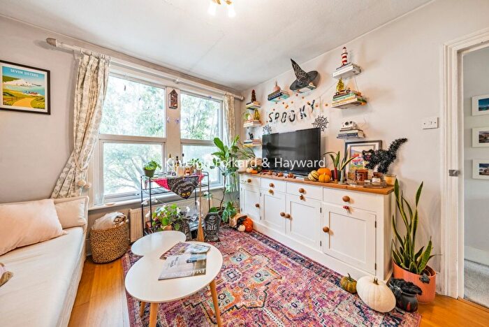 1 Bedroom Flat For Sale In Jennings Road, East Dulwich, London, SE22