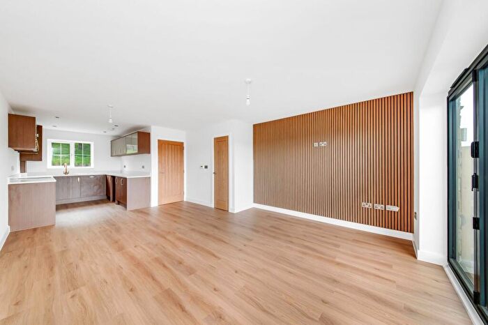 3 Bedroom Semi-Detached House For Sale In Woodland Court, Holmfirth, HD9
