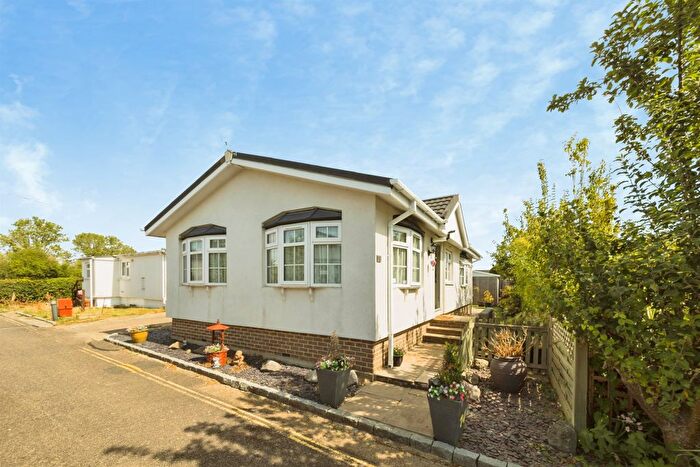 2 Bedroom Park Home For Sale In Laburnum Court, Smallfield, Horley, RH6