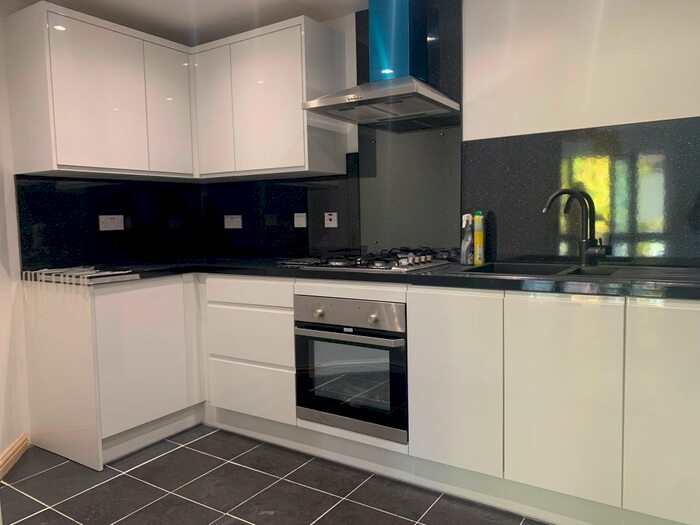 2 Bedroom Flat To Rent In Damson Wood House, Plaistow, E15