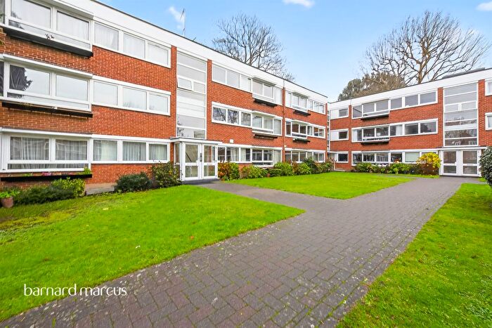 2 Bedroom Flat For Sale In Kings Road, Richmond, TW10