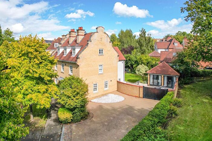 5 Bedroom Detached House For Sale In Vaughan Williams Way, Warley, CM14