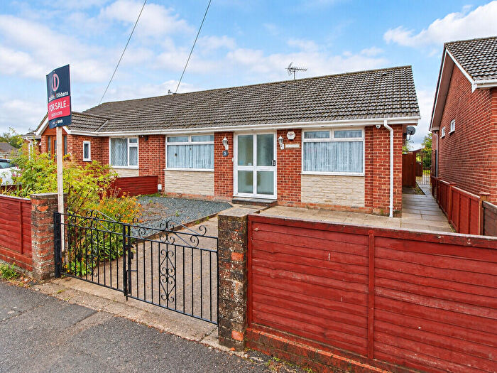 2 Bedroom Semi-Detached Bungalow For Sale In Chestnut Avenue, Horndean, PO8
