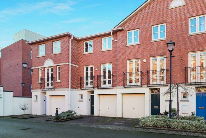4 Bedroom House To Rent In Clarence Walk, GL50