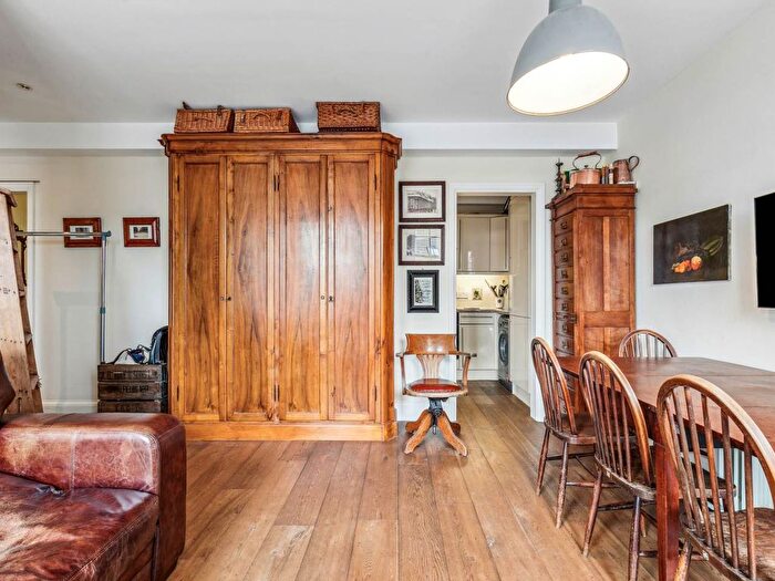 1 Bedroom Flat To Rent In Water Lane, Richmond, TW9