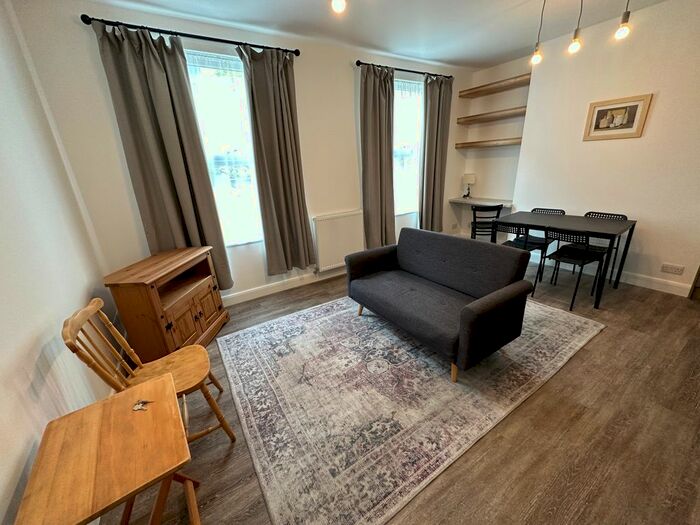 3 Bedroom Maisonette To Rent In Sussex Way, London, N7