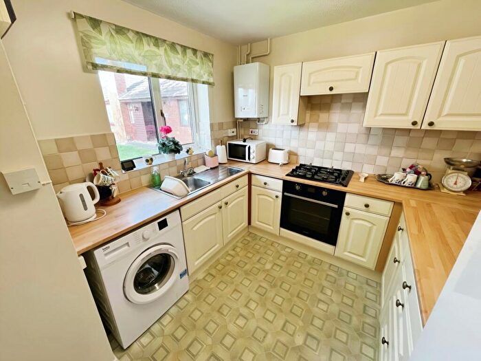 2 Bedroom Bungalow For Sale In Osprey Road, Leicester, Leicestershire, LE4