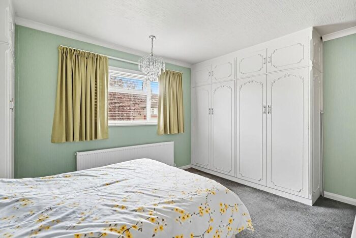 3 Bedroom End Of Terrace House For Sale In Buckhurst Avenue, Carshalton, SM5