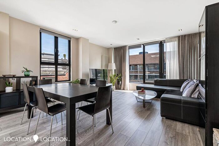 3 Bedroom Flat For Sale In Bevenden Street, London, N1