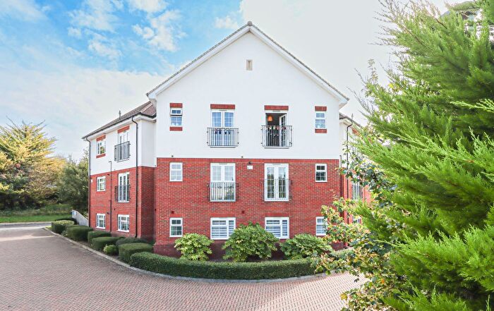 2 Bedroom Flat For Sale In Millstone Way, Harpenden, Hertfordshire, AL5