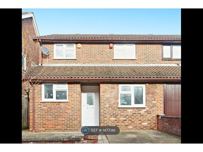 4 Bedroom Semi Detached House To Rent In Elmhurst Avenue, Mitcham, CR4