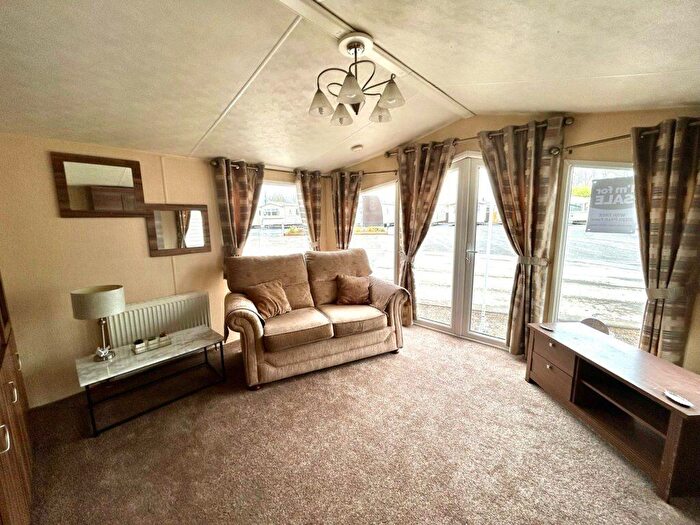 3 Bedroom Park Home For Sale In Sand Le Mere Holiday Park, HU12