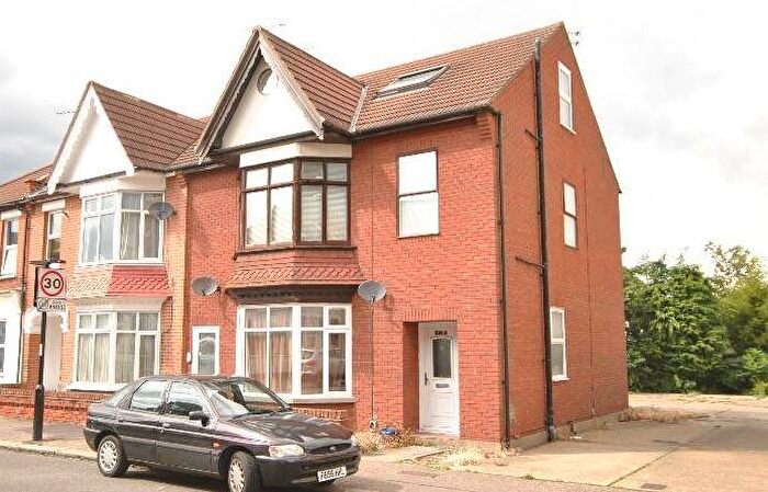 1 Bedroom Apartment For Sale In Flat, Westborough Road, Westcliff On Sea, Essex, SS0