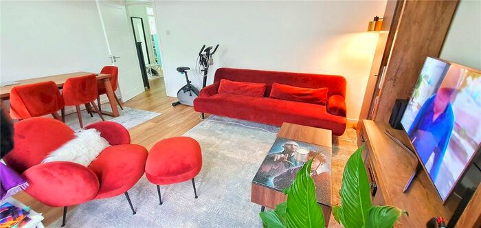 2 Bedroom Flat To Rent In Holywell Close, London, SE16