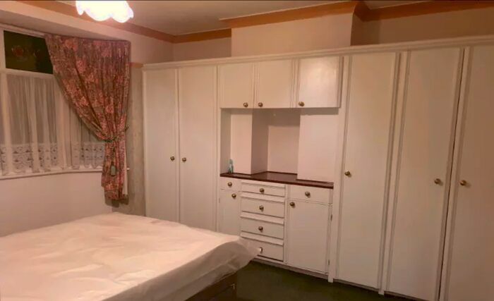 3 Bedroom Flat To Rent In Eustace Road, London, RM6