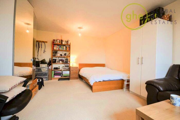 Studio To Rent In Telegraph Place, Isle Of Dogs, London, E14