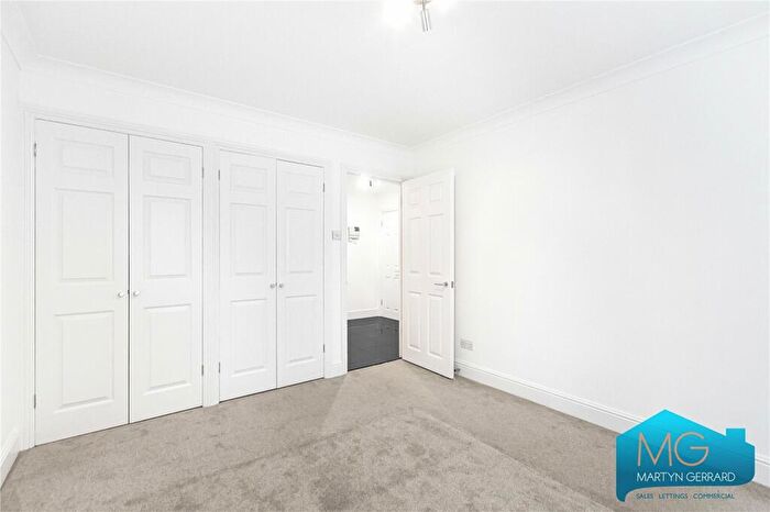 1 Bedroom Apartment For Sale In Cavendish House, Woodside Grange Road, N12