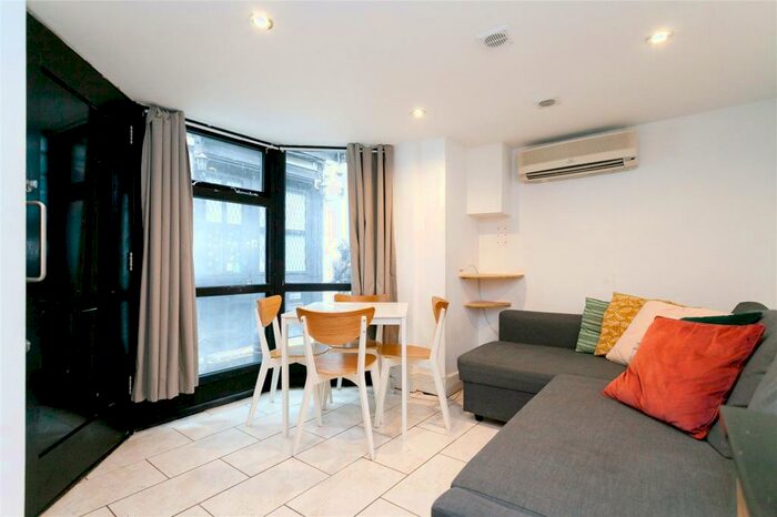 1 Bedroom Flat To Rent In Lever Street, Clerkenwell, Islington, London, EC1V