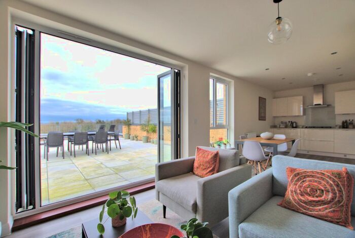 3 Bedroom Flat To Rent In Renard Way, Trumpington, Cambridge, CB2