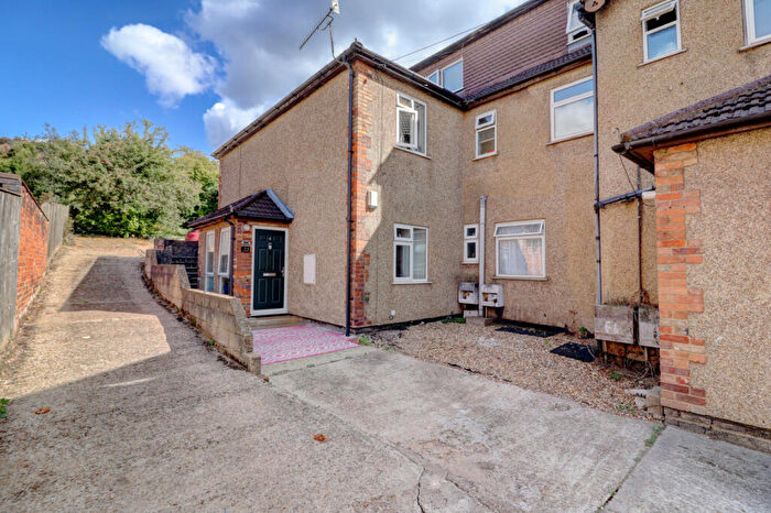 3 Bedroom Maisonette For Sale In West Wycombe Road, High Wycombe, Buckinghamshire, HP12