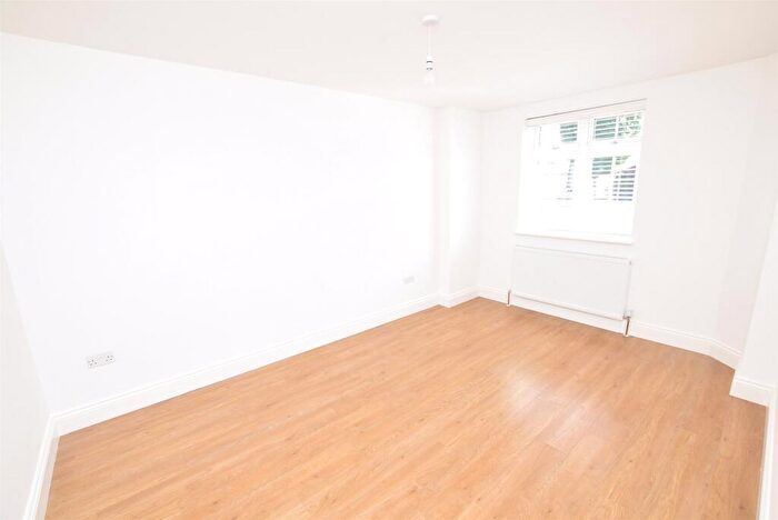 2 Bedroom Apartment To Rent In Albert Road, Romford, RM1