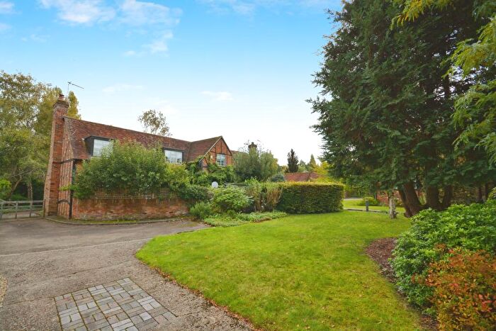 3 Bedroom Semi-Detached House For Sale In Fish Street Farm, St. Albans, AL3