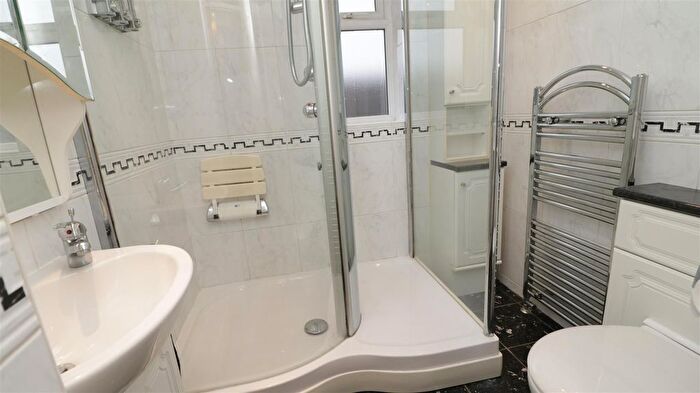 2 Bedroom Detached Bungalow For Sale In Sandalwood Rise, Swinton, Mexborough, S64