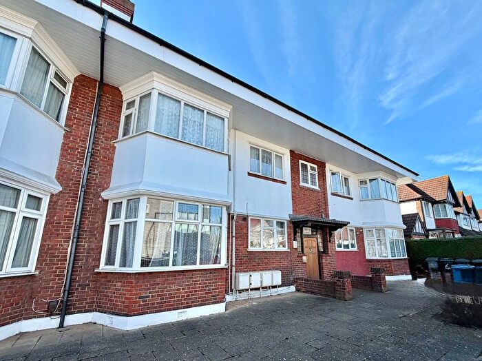 1 Bedroom Flat For Sale In Drive Court, The Drive, Edgware, HA8