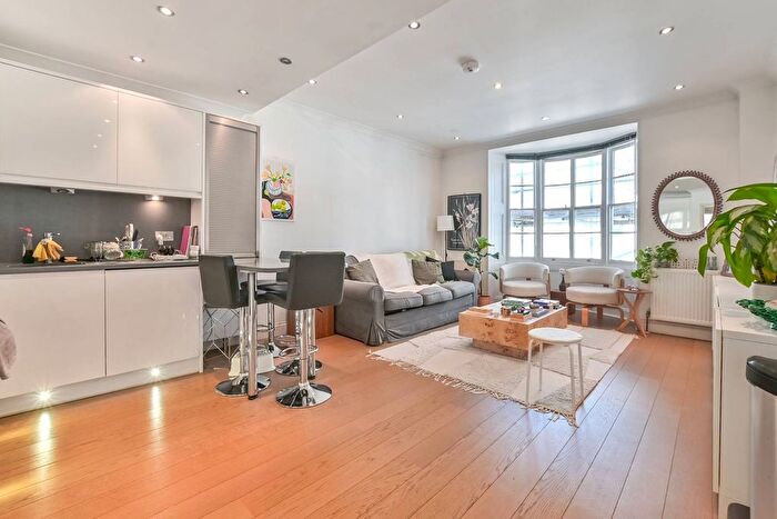 2 Bedroom Flat For Sale In Gloucester Terrace, Bayswater, London, W2