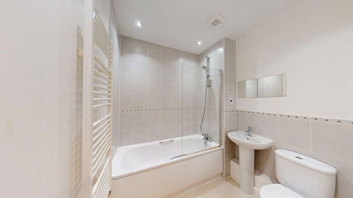1 Bedroom Flat To Rent In Rosse Gardens, Hither Green, London, SE13