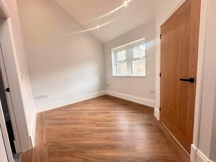 1 Bedroom Bungalow To Rent In Ashworth Road, Edgeside, Waterfoot