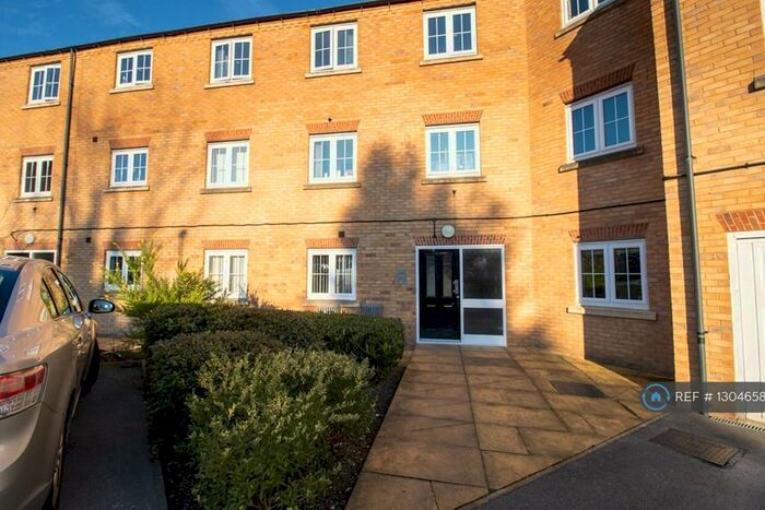 2 Bedroom Flat To Rent In Broadlands View, Pudsey, LS28