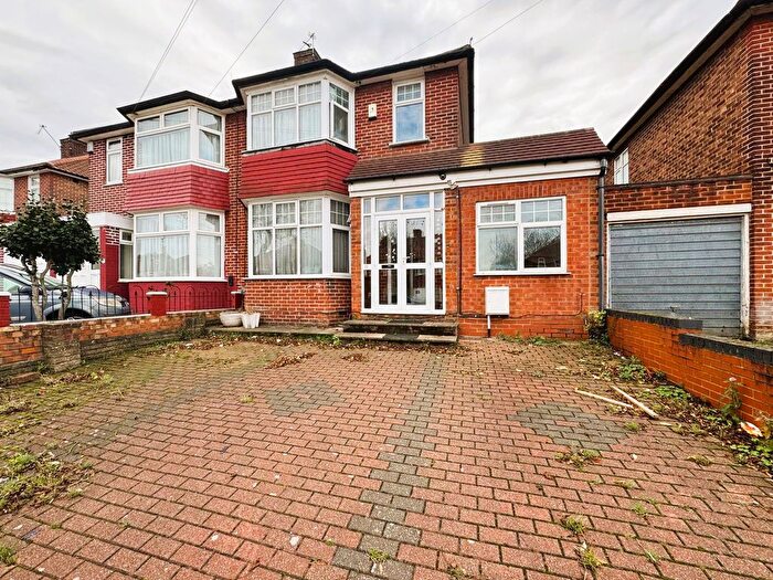 4 Bedroom Semi Detached House For Sale In Orchard Gate, Greenford, UB6