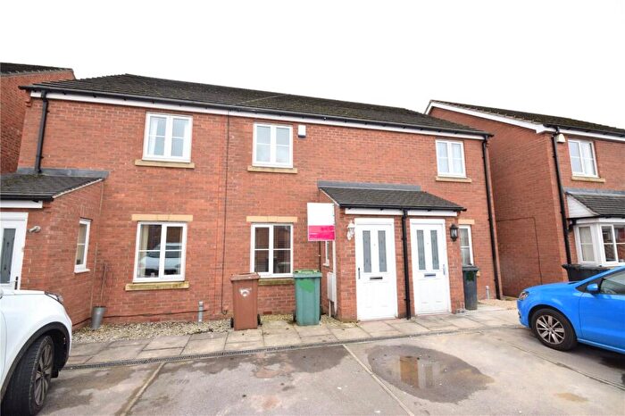 2 Bedroom Town House For Sale In St. Mathew Way, Leeds, West Yorkshire, LS14
