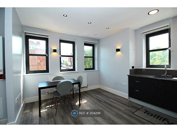 2 Bedroom Flat To Rent In Welbeck Road, Barnet, EN4