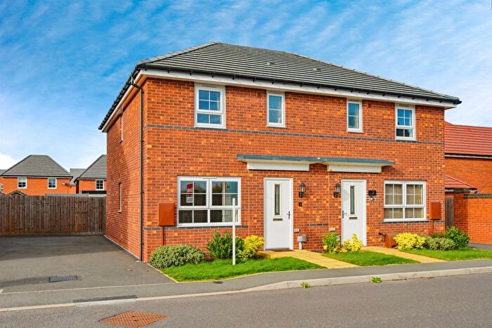 3 Bedroom Semi Detached House For Sale In Goring Drive, Fradley, Lichfield, WS13